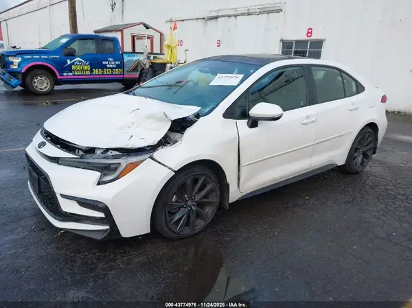 5YFT4MCE7RP179723 2024 TOYOTA COROLLA - Image 2