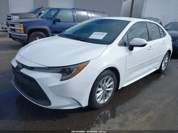 5YFVPMAE3NP300311 2022 TOYOTA COROLLA - Image 2