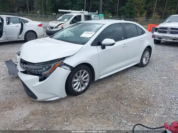 5YFVPMAE3NP383948 2022 TOYOTA COROLLA - Image 2