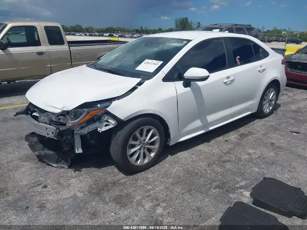 5YFVPMAE4NP388463 2022 TOYOTA COROLLA - Image 2
