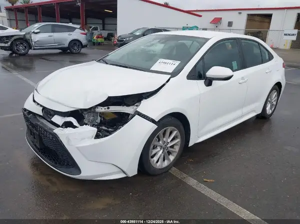 5YFVPMAE5MP213640 2021 TOYOTA COROLLA - Image 2