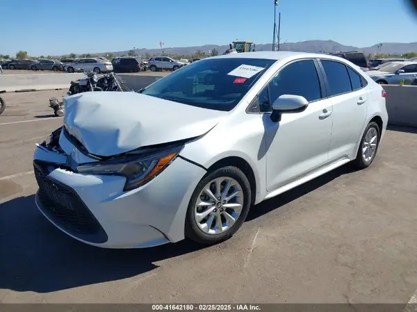 5YFVPMAE5NP312718 2022 TOYOTA COROLLA - Image 2