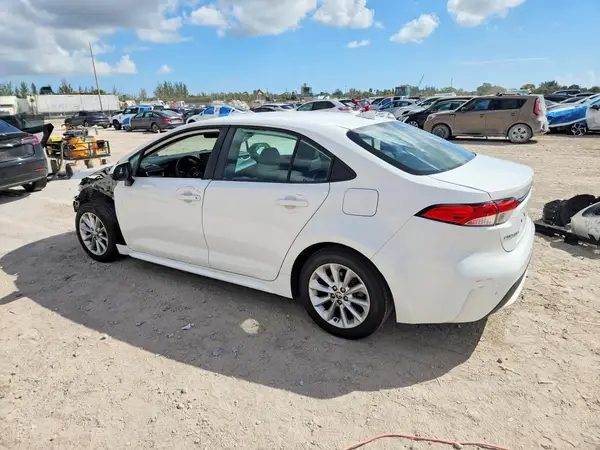 5YFVPMAE6MP206213 2021 TOYOTA COROLLA - Image 2