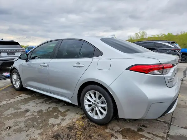 5YFVPMAE7NP294318 2022 TOYOTA COROLLA - Image 2