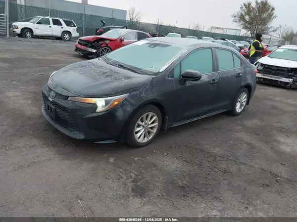 5YFVPMAE9NP304167 2022 TOYOTA COROLLA - Image 2