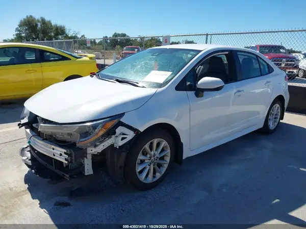 5YFVPMAE9NP330803 2022 TOYOTA COROLLA - Image 2