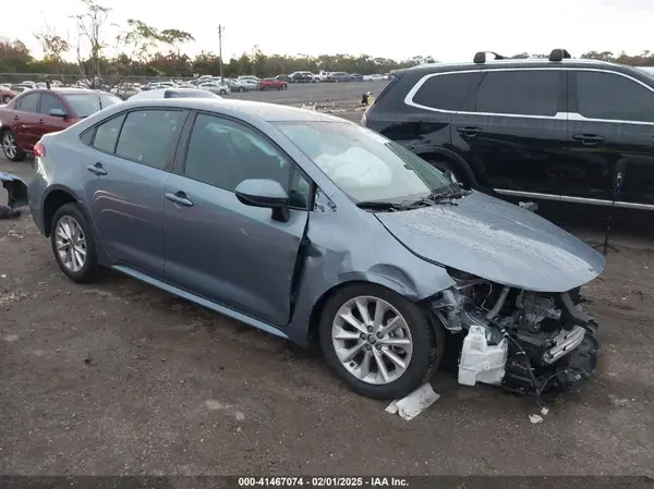 5YFVPMAE9NP378897 2022 TOYOTA COROLLA - Image 1