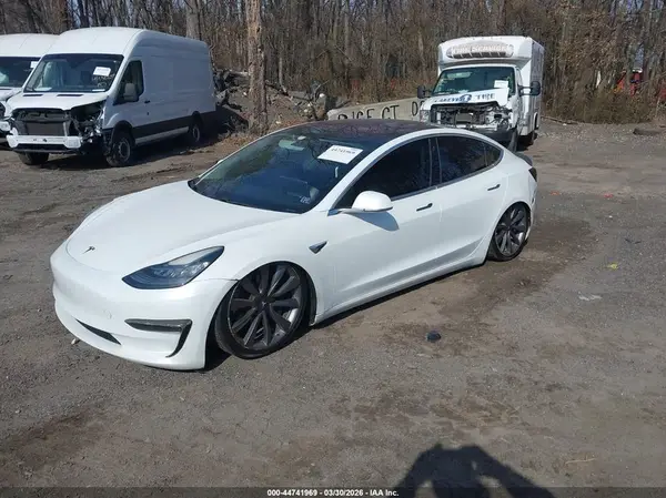 5YJ3E1EA0JF005823 2018 TESLA MODEL 3 - Image 2