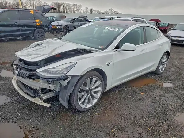 5YJ3E1EA0JF015686 2018 TESLA MODEL 3 - Image 1