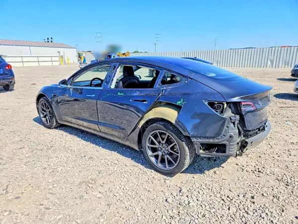 5YJ3E1EA0JF019043 2018 TESLA MODEL 3 - Image 2
