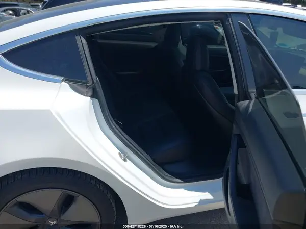 5YJ3E1EA0JF019639 2018 TESLA MODEL 3 - Image 8