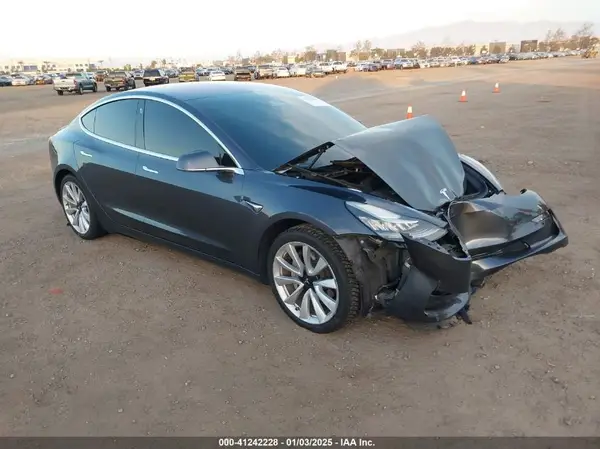 5YJ3E1EA0JF020130 2018 TESLA MODEL 3 - Image 1