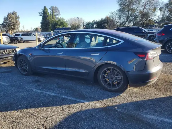 5YJ3E1EA0JF021939 2018 TESLA MODEL 3 - Image 2