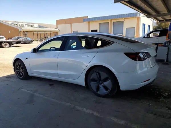 5YJ3E1EA0JF023044 2018 TESLA MODEL 3 - Image 2