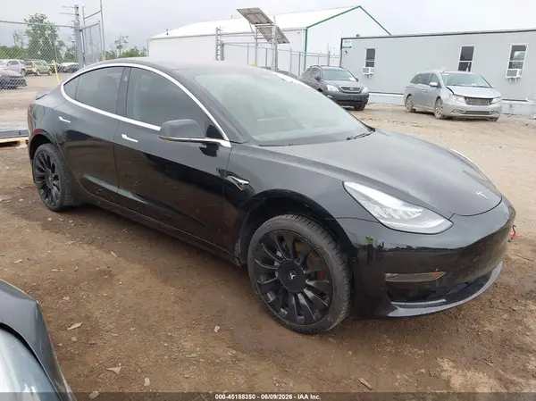 5YJ3E1EA0JF028051 2018 TESLA MODEL 3 - Image 1