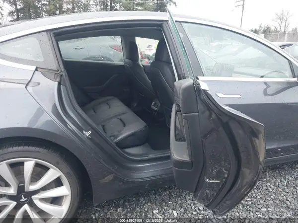 5YJ3E1EA0JF036795 2018 TESLA MODEL 3 - Image 8