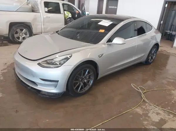 5YJ3E1EA0JF037445 2018 TESLA MODEL 3 - Image 2