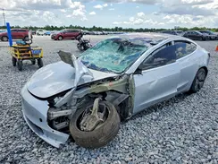 5YJ3E1EA0JF037476 2018 TESLA MODEL 3