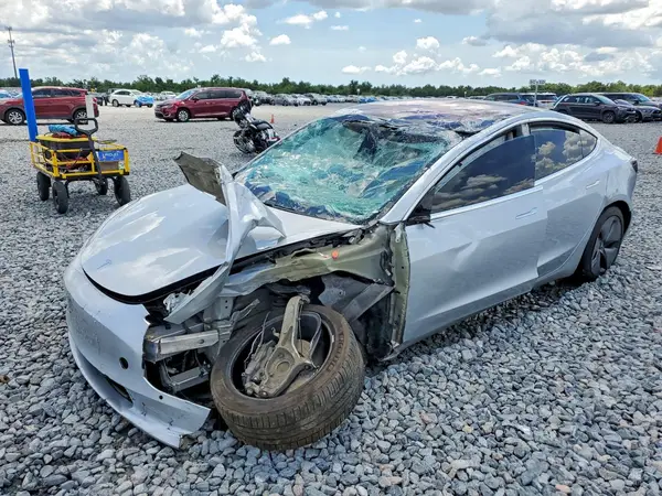 5YJ3E1EA0JF037476 2018 TESLA MODEL 3 - Image 1