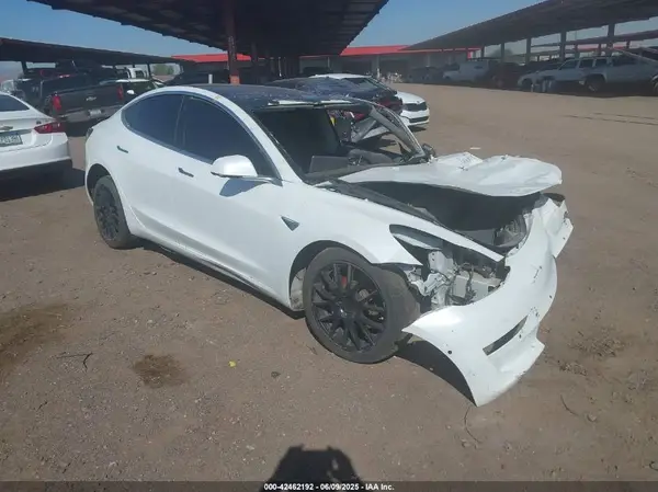 5YJ3E1EA0JF047926 2018 TESLA MODEL 3 - Image 1