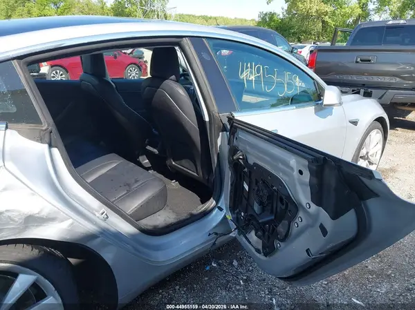 5YJ3E1EA0JF048610 2018 TESLA MODEL 3 - Image 8
