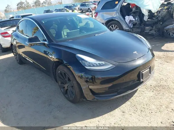 5YJ3E1EA0JF056979 2018 TESLA MODEL 3 - Image 1