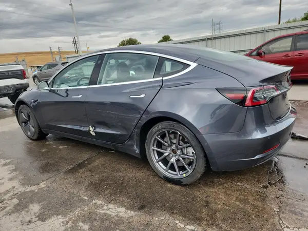 5YJ3E1EA0JF057923 2018 TESLA MODEL 3 - Image 2