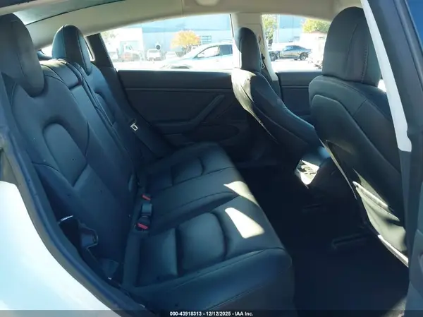 5YJ3E1EA0JF152997 2018 TESLA MODEL 3 - Image 8