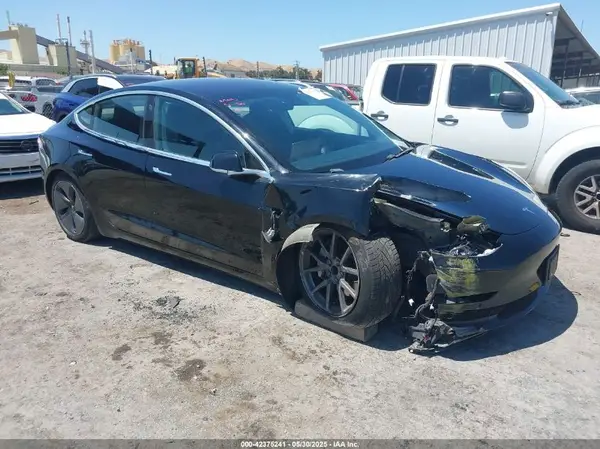 5YJ3E1EA0JF157228 2018 TESLA MODEL 3 - Image 1