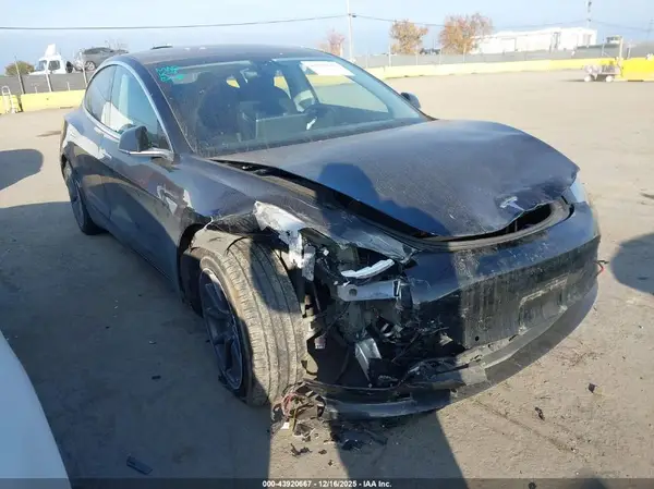 5YJ3E1EA0JF165765 2018 TESLA MODEL 3 - Image 1