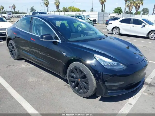 5YJ3E1EA0JF172263 2018 TESLA MODEL 3 - Image 1