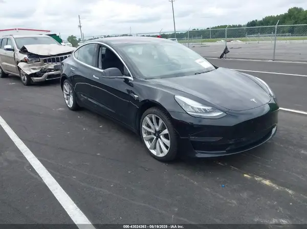 5YJ3E1EA0JF176040 2018 TESLA MODEL 3 - Image 1