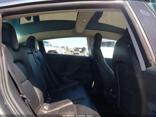 5YJ3E1EA0KF300843 2019 TESLA MODEL 3 - Image 8