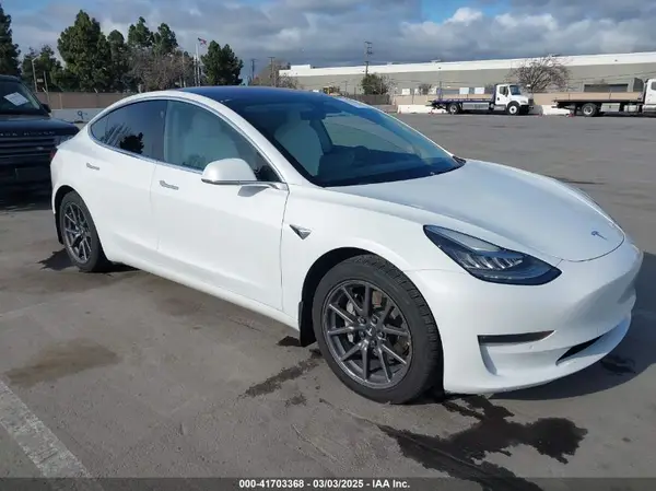 5YJ3E1EA0KF322776 2019 TESLA MODEL 3 - Image 1