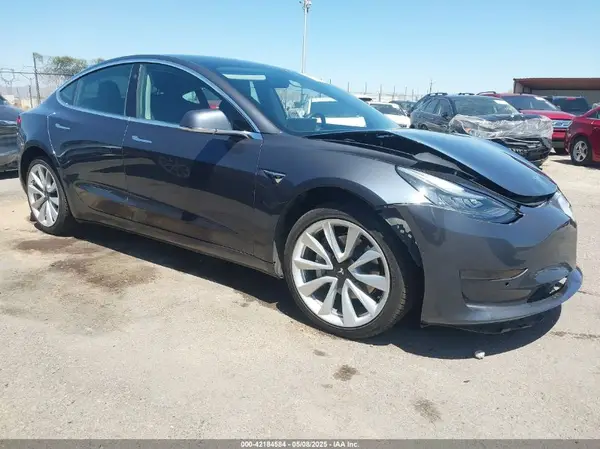 5YJ3E1EA0KF475996 2019 TESLA MODEL 3 - Image 1