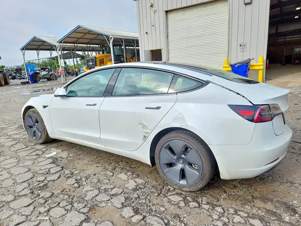 5YJ3E1EA0MF057697 2021 TESLA MODEL 3 - Image 2