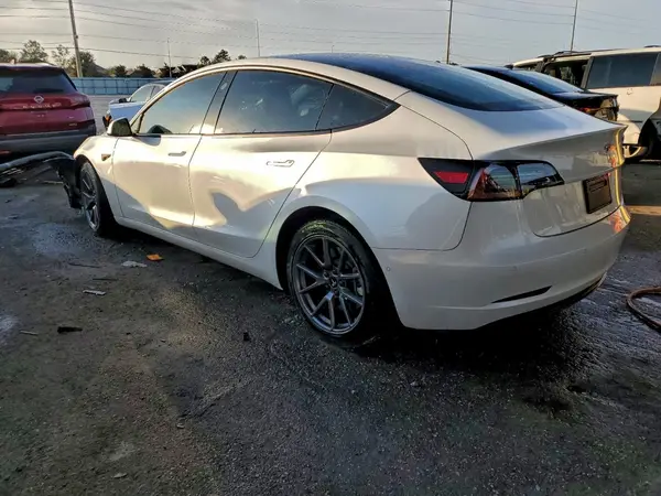5YJ3E1EA0MF083927 2021 TESLA MODEL 3 - Image 2