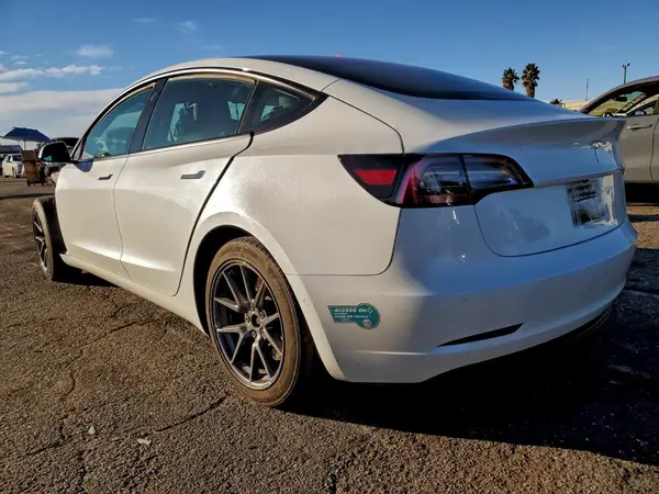 5YJ3E1EA0MF100712 2021 TESLA MODEL 3 - Image 2