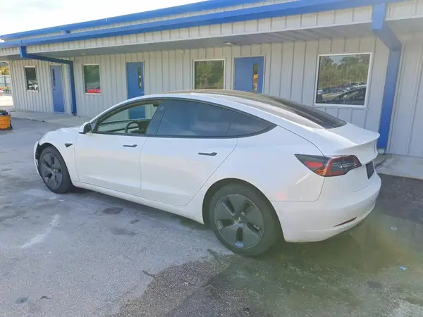 5YJ3E1EA0NF119021 2022 TESLA MODEL 3 - Image 2