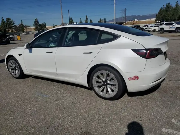 5YJ3E1EA0NF144372 2022 TESLA MODEL 3 - Image 2
