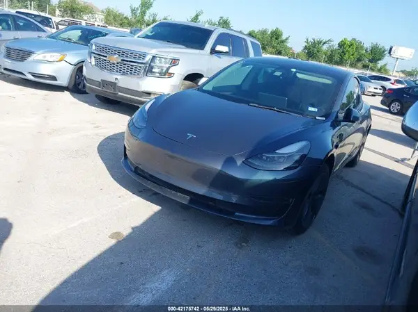 5YJ3E1EA0NF300801 2022 TESLA MODEL 3 - Image 2