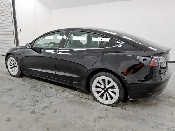 5YJ3E1EA0NF303892 2022 TESLA MODEL 3 - Image 2