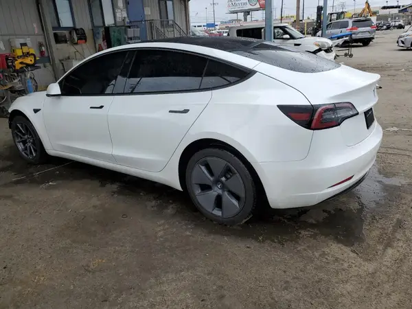 5YJ3E1EA0NF325889 2022 TESLA MODEL 3 - Image 2