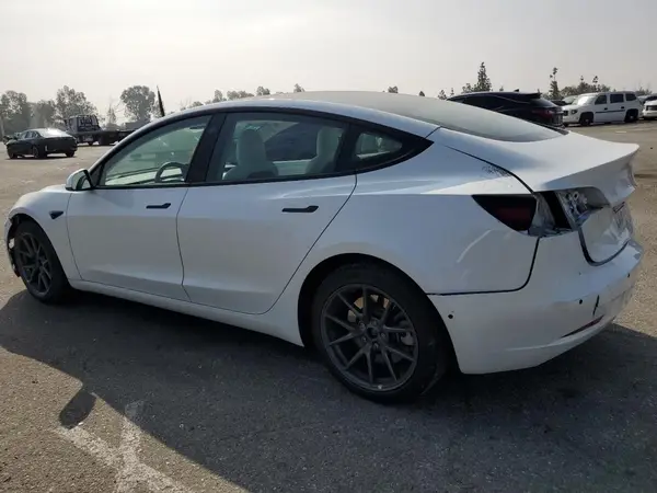 5YJ3E1EA0NF360111 2022 TESLA MODEL 3 - Image 2