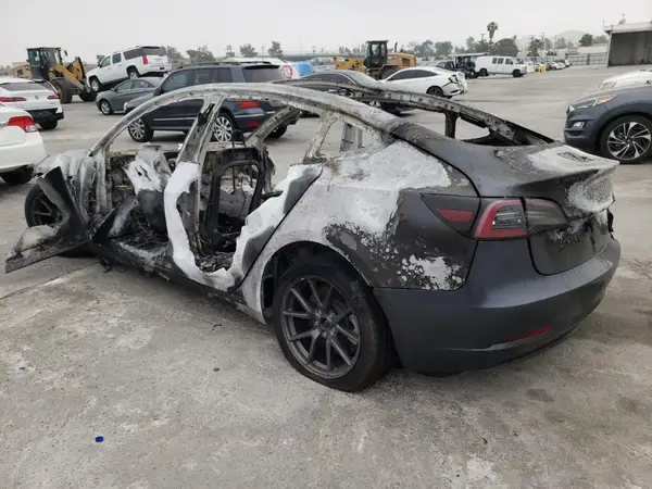 5YJ3E1EA0NF360982 2022 TESLA MODEL 3 - Image 2