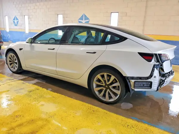 5YJ3E1EA0NF371982 2022 TESLA MODEL 3 - Image 2