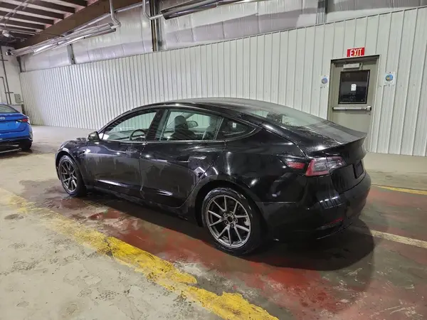 5YJ3E1EA0NF372002 2022 TESLA MODEL 3 - Image 2