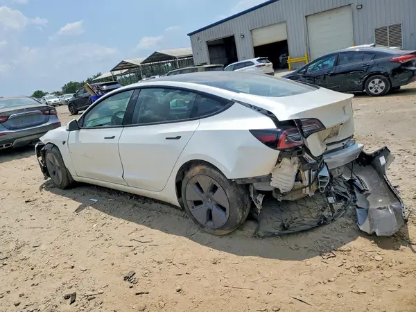 5YJ3E1EA0PF395332 2023 TESLA MODEL 3 - Image 2