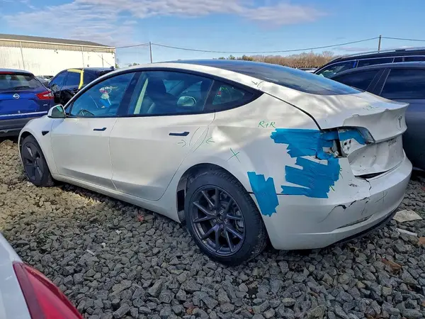 5YJ3E1EA0PF402330 2023 TESLA MODEL 3 - Image 2