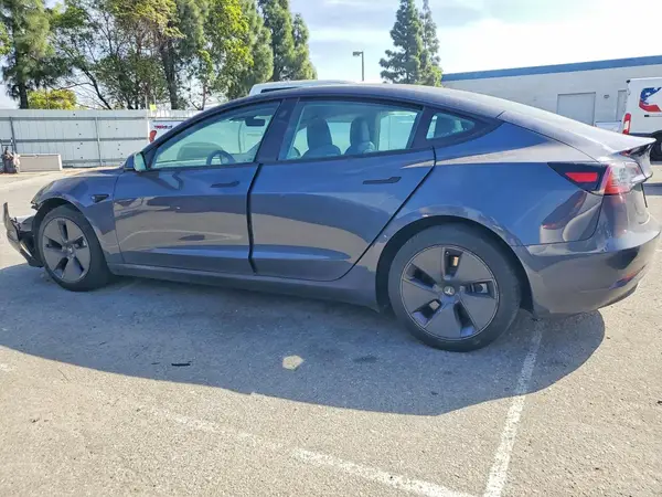 5YJ3E1EA0PF411917 2023 TESLA MODEL 3 - Image 2